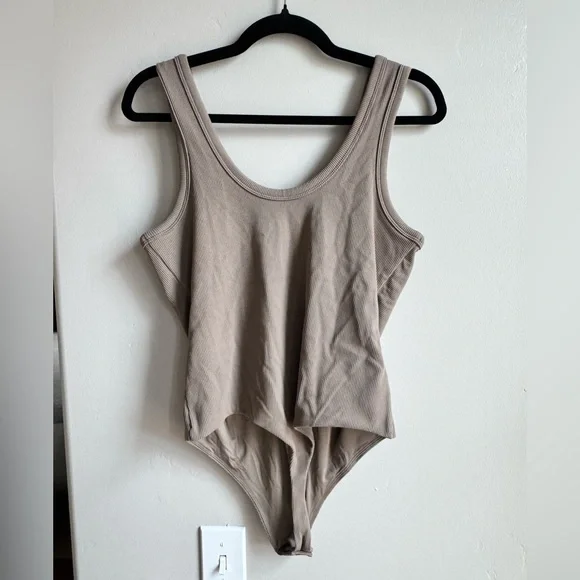Nuuds Taupe Ribbed Tank Bodysuit Scoop Neck Clean Girl Capsule L Resortwear - Picture 4 of 5